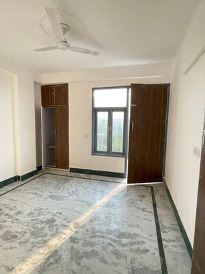 Room in 3 BHK Builder Floor at Malviya Nagar – for Rent