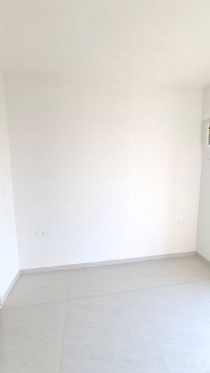 Room in 1 BHK Apartment at Lodha Crown Kolshet, Kolshet Road – for Rent