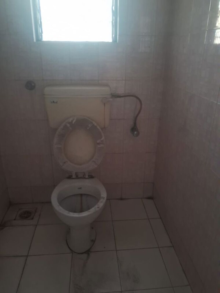 Bathroom, kumar-padmalaya 2 Bedroom 950 Sq.Ft. Apartment In Aundh Pune 10290710