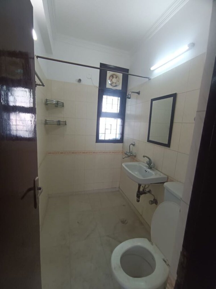Bathroom, sector 11 dwarka 3 Bedroom 1800 Sq.Ft. Apartment In Sector 11 Dwarka Delhi 10290712