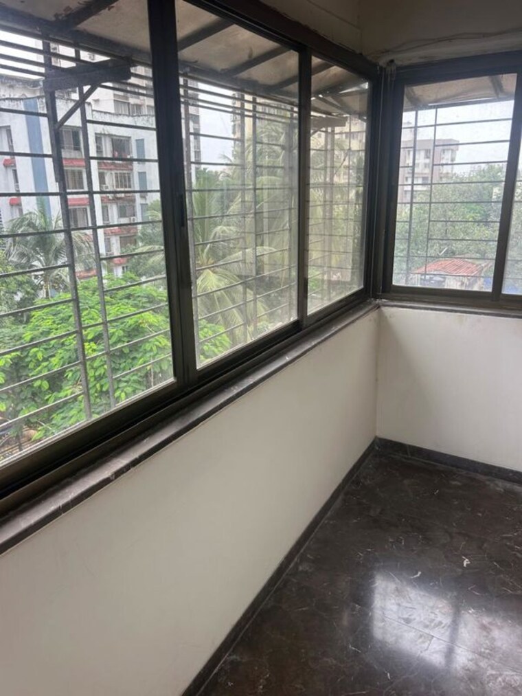 Balcony, lokhandwala complex 2 Bedroom 1000 Sq.Ft. Apartment In Lokhandwala Complex Mumbai 10290718