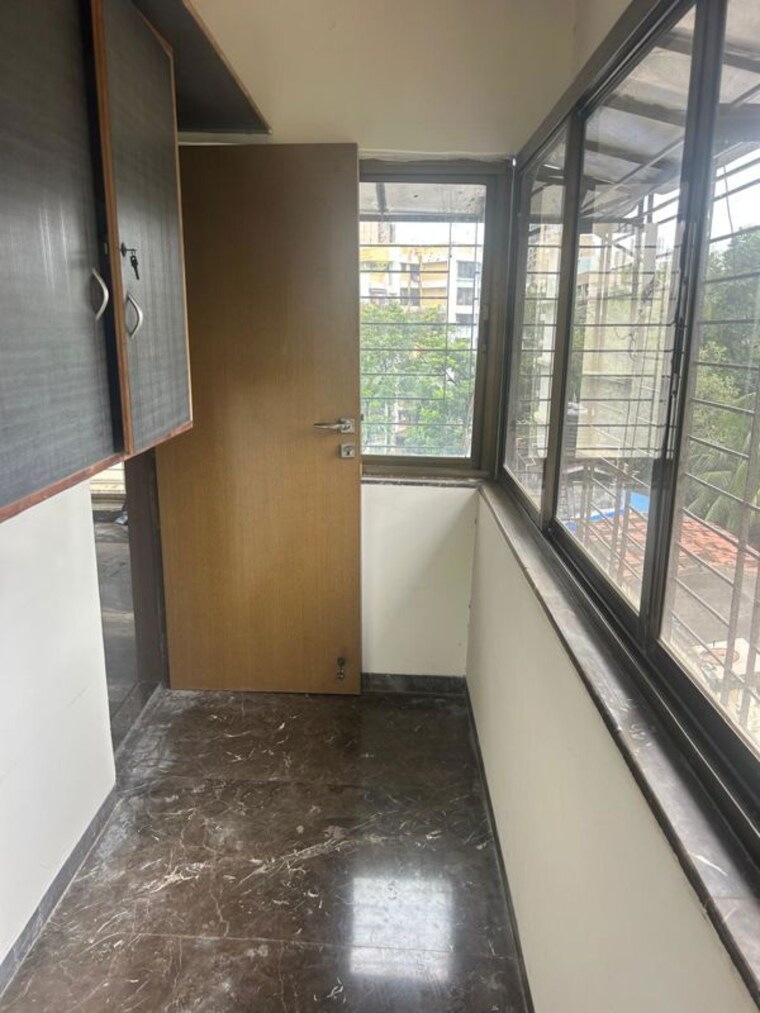 Balcony, lokhandwala complex 2 Bedroom 1000 Sq.Ft. Apartment In Lokhandwala Complex Mumbai 10290718
