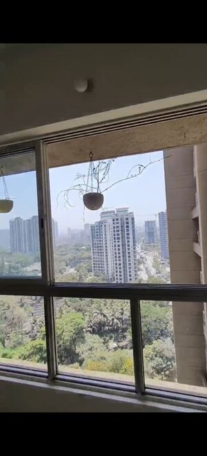 Room in 1.5 BHK Apartment at Lodha Amara, Kolshet Road – for Sale