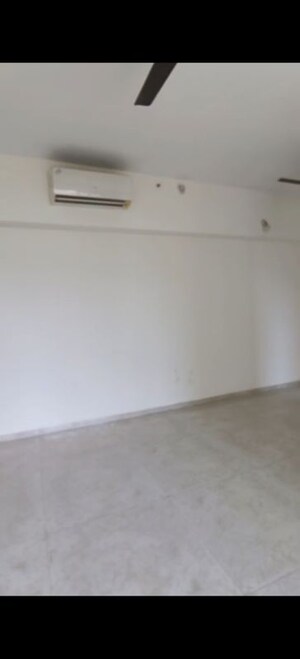 Room in 1.5 BHK Apartment at Lodha Amara, Kolshet Road – for Sale