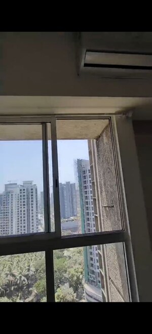 Room in 1.5 BHK Apartment at Lodha Amara, Kolshet Road – for Sale