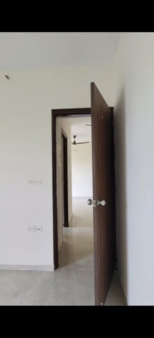 Furnished Amenities in 1.5 BHK Apartment at Lodha Amara, Kolshet Road – for Sale