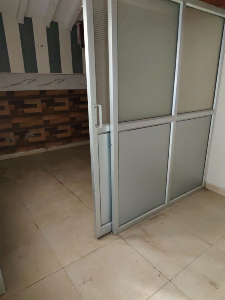 Room, gomti nagar Commercial Office Space 435 Sq.Ft. In Gomti Nagar Lucknow 10290796