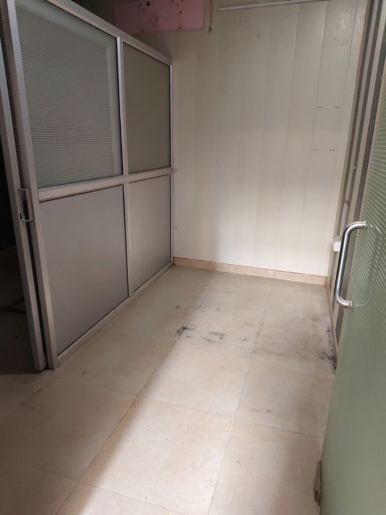 Room, gomti nagar Commercial Office Space 435 Sq.Ft. In Gomti Nagar Lucknow 10290796
