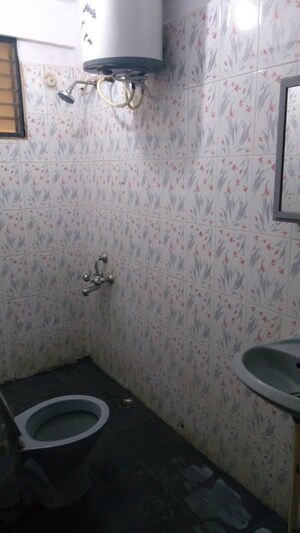 Attached Bathroom in 3 BHK Apartment at Jp Nagar – for Rent