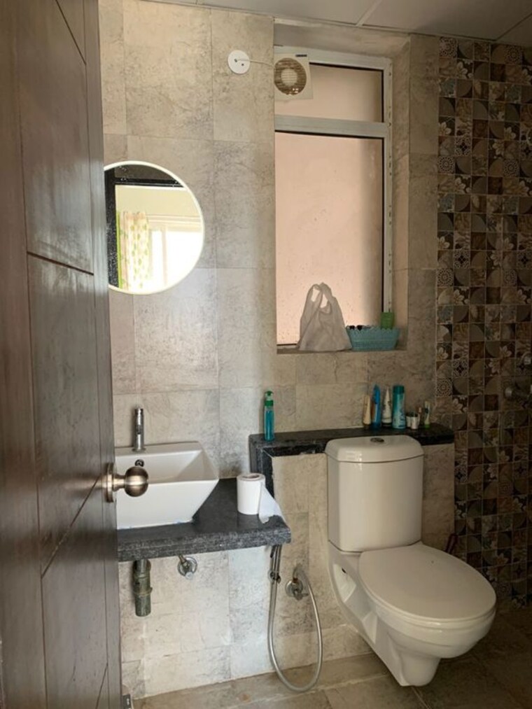 Bathroom, mahagun-mirabella 2.5 Bedroom 1380 Sq.Ft. Apartment In Sector 79 Noida 10290821