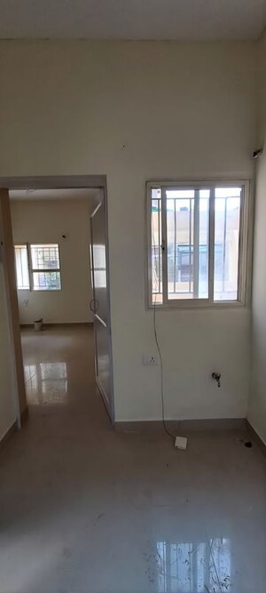 Room in 2 BHK Apartment at Arun Vihar Sector 37, Sector 37 – for Sale