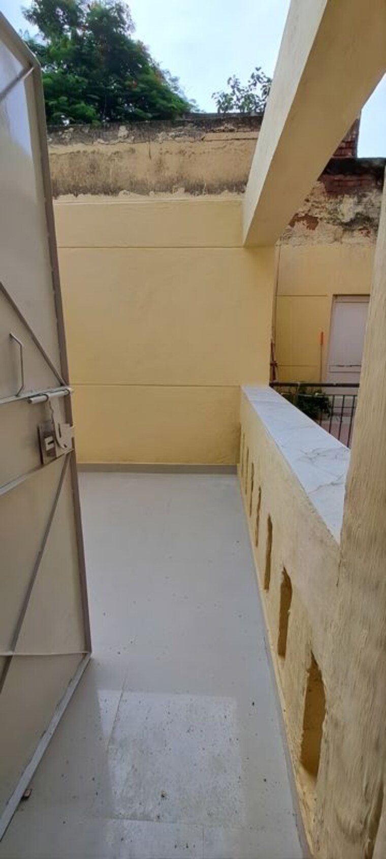 Exterior View, arun-vihar-sector-37 2 Bedroom 800 Sq.Ft. Apartment In Sector 37 Noida 10290814
