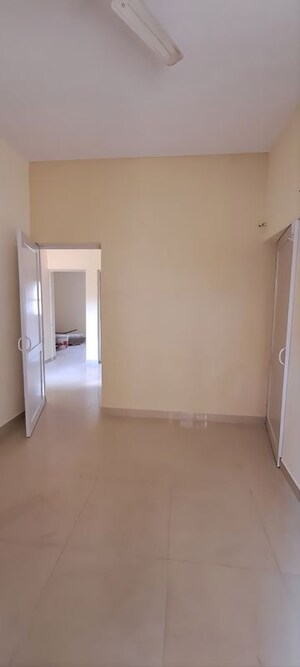Room in 2 BHK Apartment at Arun Vihar Sector 37, Sector 37 – for Sale