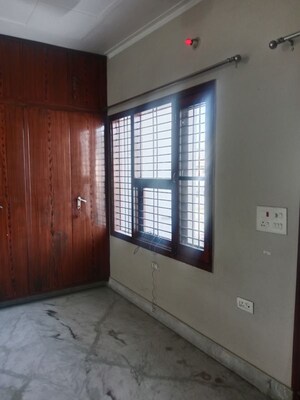 Room in 1 BHK Builder Floor at Sector 13 – for Rent