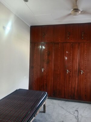 1 BHK Builder Floor For Rent in Sector 13