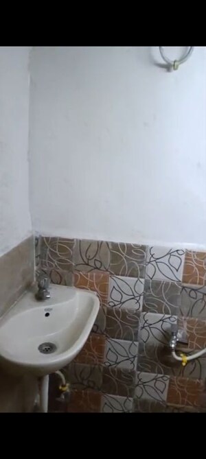 Furnished Amenities in 1 BHK Apartment at Juhu Scheme, Juhu – for Rent