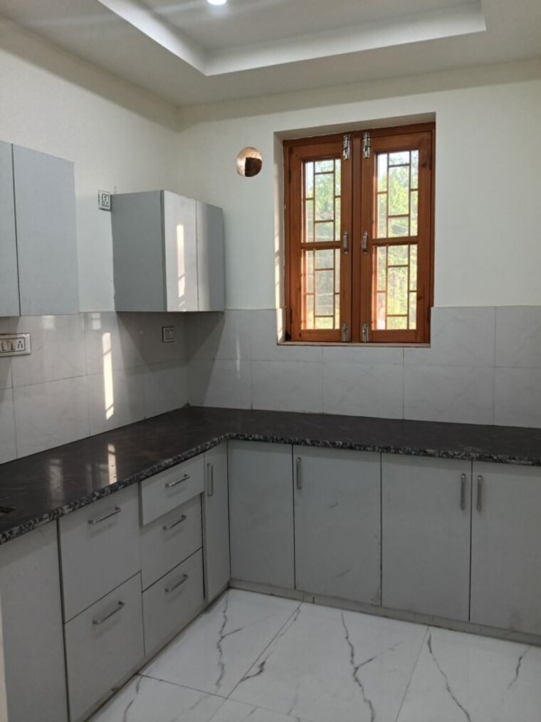 Kitchen, turner road 3 Bedroom 120 Sq.Yd. Builder Floor In Turner Road Dehradun 10290953