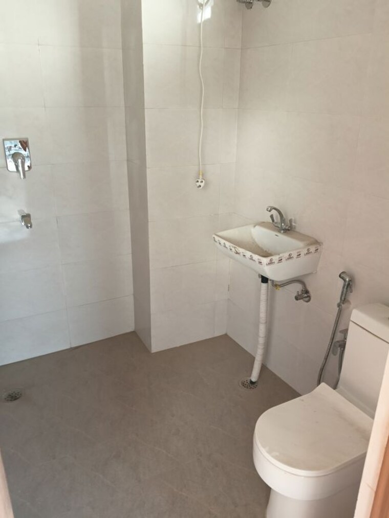 Bathroom, turner road 3 Bedroom 120 Sq.Yd. Builder Floor In Turner Road Dehradun 10290953