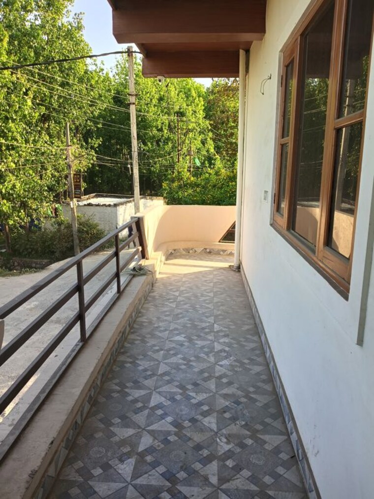 Balcony, turner road 3 Bedroom 120 Sq.Yd. Builder Floor In Turner Road Dehradun 10290953