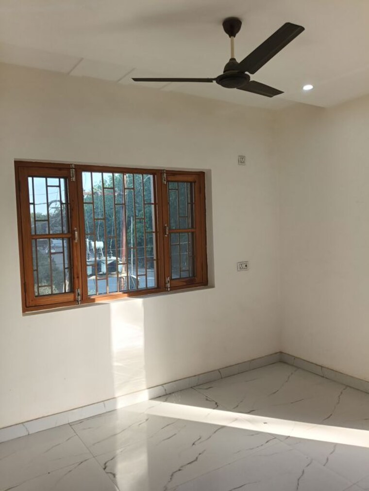Room, turner road 3 Bedroom 120 Sq.Yd. Builder Floor In Turner Road Dehradun 10290953