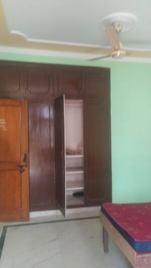 Room in 3.5 BHK Independent House at Hi Castle, Beta Ii Greater Noida – for Rent