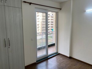 Room in 4 BHK Apartment at BPTP Spacio, Sector 37d – for Rent