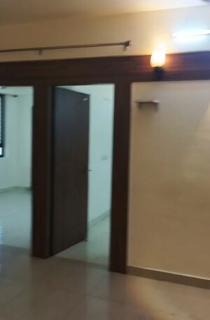 Room in 2 BHK Apartment at Ninex Corona, Sector 37c – for Rent