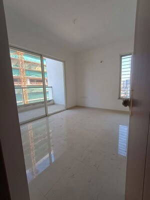 Room in 2 BHK Apartment at Blue Berry, Kharadi – for Rent