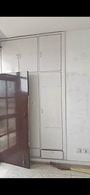 Furnished Amenities in 3 BHK Apartment at Prateek Kunj Apartment, Sector 21c – for Sale