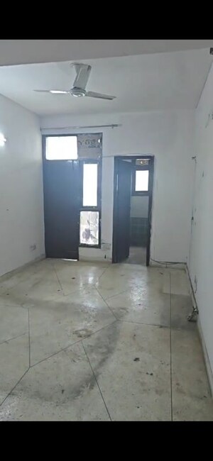 Room in 3 BHK Apartment at Prateek Kunj Apartment, Sector 21c – for Sale