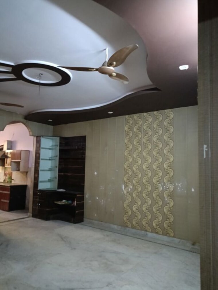  Parking, sector 10 3 Bedroom 1800 Sq.Ft. Builder Floor In Sector 10 Faridabad 8580451
