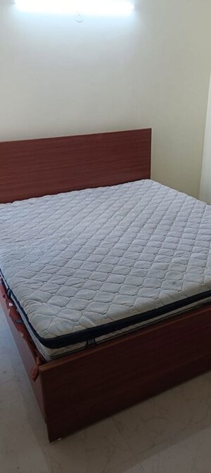 Room in 1 BHK Independent House at Delta I Greater Noida – for Rent