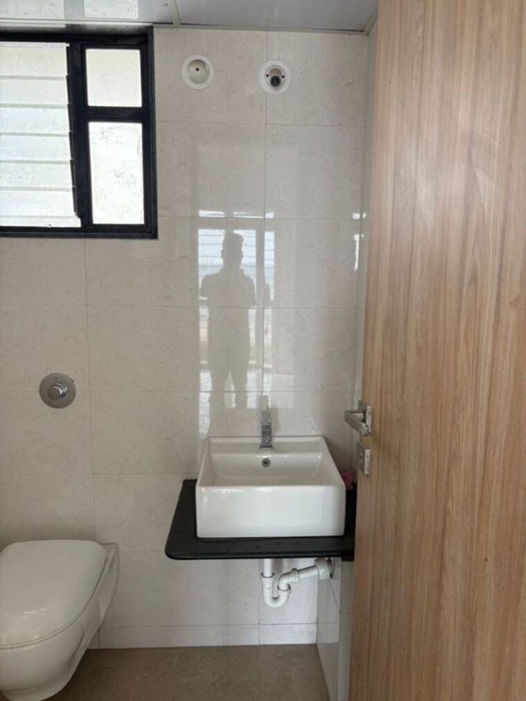 Bathroom, oxy-beaumonde 1 Bedroom 400 Sq.Ft. Apartment In Viman Nagar Pune 10291086