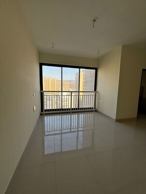 Room in 2 BHK Apartment at Dynamix Divum, Malad East – for Rent