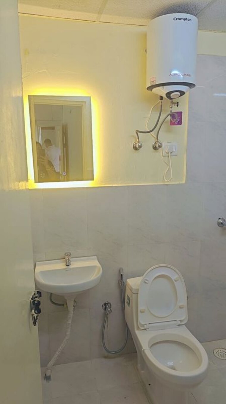 Bathroom, pyramid-fusion-homes 2 Bedroom 598 Sq.Ft. Apartment In Sector 70a Gurgaon 10291153