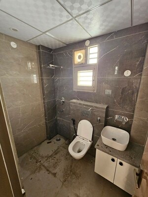 Team Area in 3 BHK Builder Floor at Sector 10 – for Rent