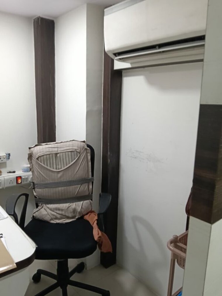 Team Area, malad east Commercial Office Space 100 Sq.Ft. In Malad East Mumbai 10263140