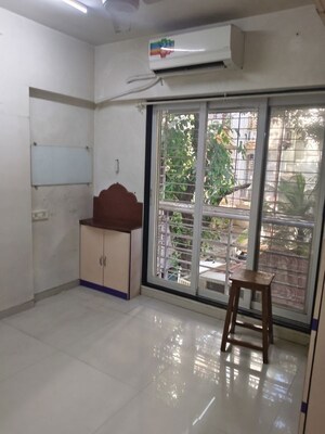 Room in 2 BHK Apartment at Vile Parle East – for Rent