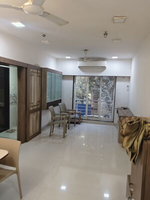 2 BHK Apartment For Rent in Vile Parle East