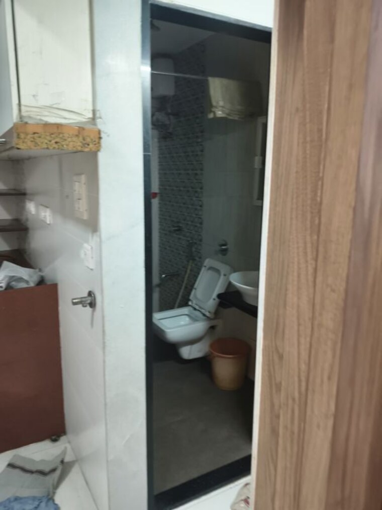 Bathroom, vile parle east 2 Bedroom 635 Sq.Ft. Apartment In Vile Parle East Mumbai 10291203