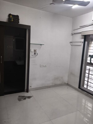 Room in 2 BHK Apartment at Vile Parle East – for Rent