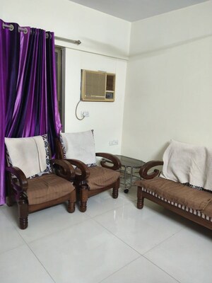 2 BHK Apartment For Rent in Vile Parle West