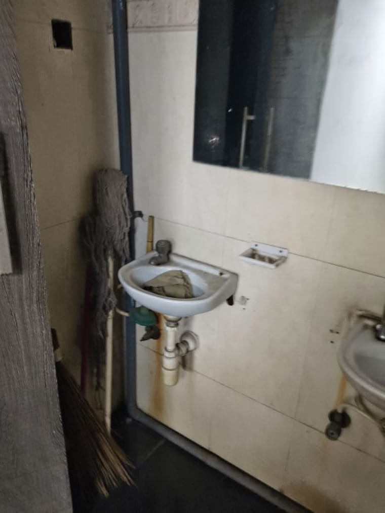 Bathroom, vile parle west Commercial Office Space 100 Sq.Ft. In Vile Parle West Mumbai 10291232