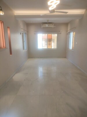 Room in 3 BHK Apartment at Vasant Kunj – for Rent