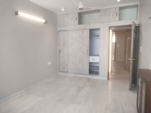 Room in 3 BHK Apartment at Vasant Kunj – for Rent
