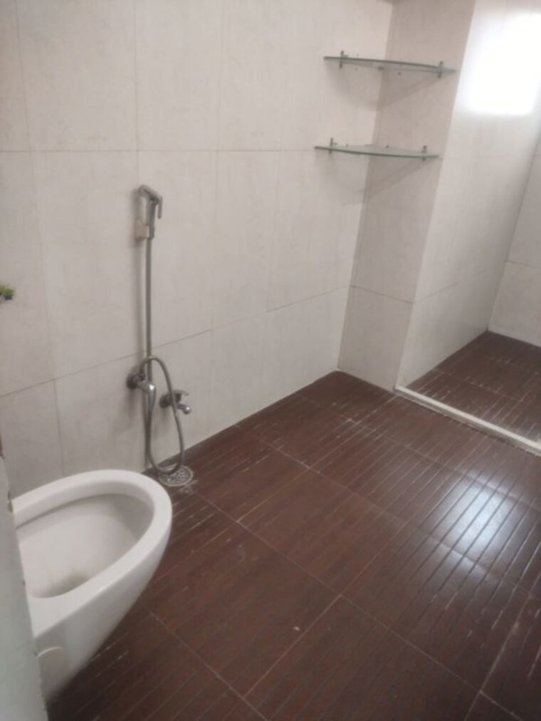Bathroom, vasant kunj 3 Bedroom 1700 Sq.Ft. Apartment In Vasant Kunj Delhi 10291284