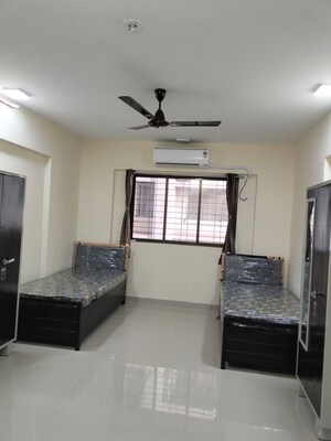 Bedroom in 2 BHK Apartment at Malad East – for Rent
