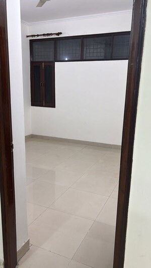Room in 4 BHK Apartment at Shanti Plaza Vaishali, Vaishali Sector 4 – for Sale