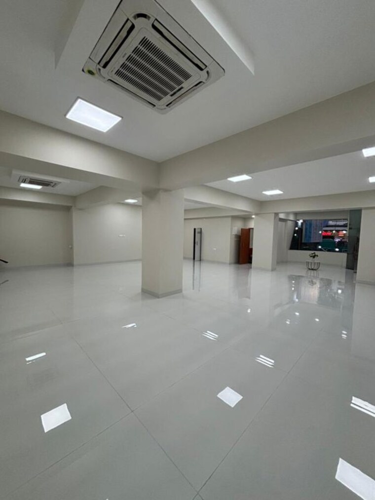  Parking, nahar-amrit-shakti Commercial Showroom 3000 Sq.Ft. In Chandivali Mumbai 10291507