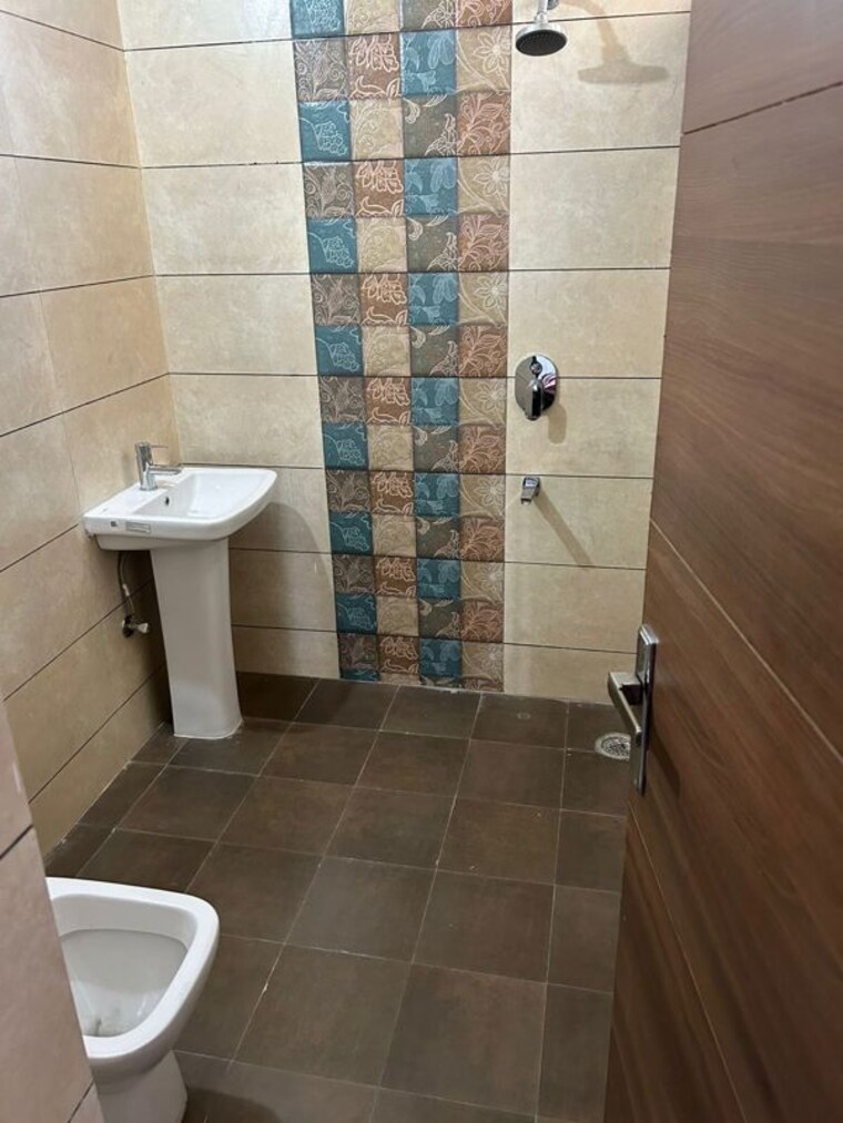 Bathroom, nk-sharma-savitry-greens 3 Bedroom 2250 Sq.Ft. Apartment In Lohgarh Zirakpur 10287477